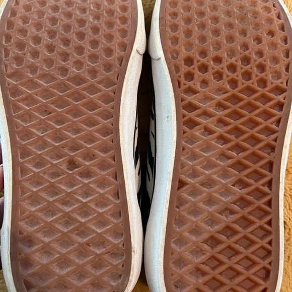 Vans - Picture 4 of 5